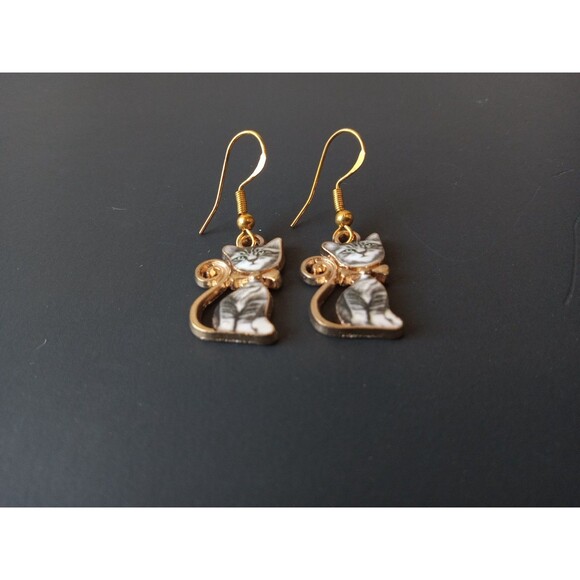 NIB Tabby Cat Charm Bow Kitty Petite Dangle Earrings w/ Gold Plated Hooks - Picture 8 of 9